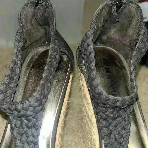 Gently used women’s Massimo supply Co. wedges size 7 - Picture 2 of 10